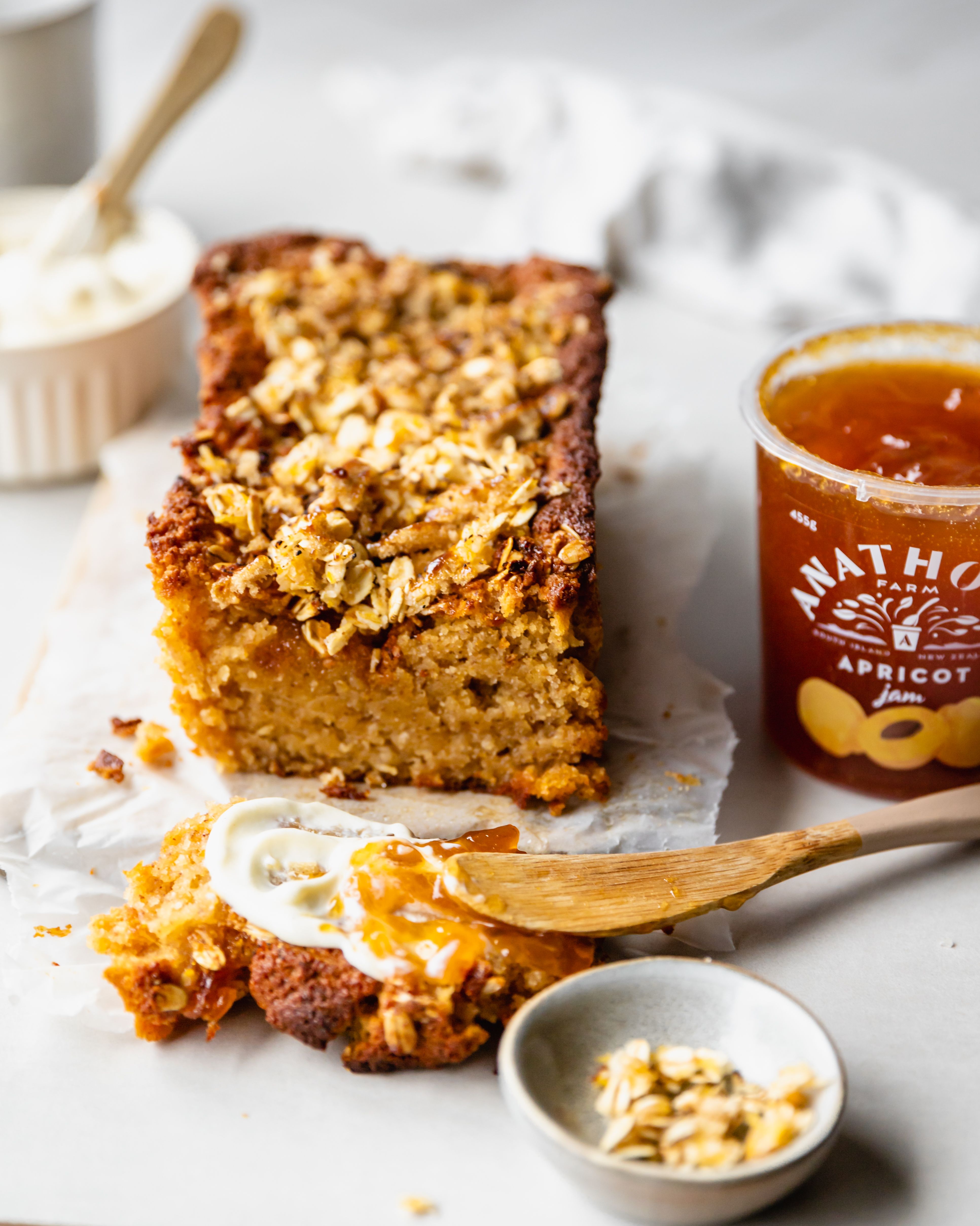 apple cake with apricot jam / DELICIOUS BITES