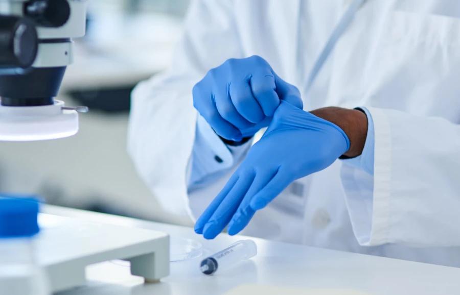 Vinyl vs Nitrile Gloves: When Should You Upgrade from Vinyl Gloves?