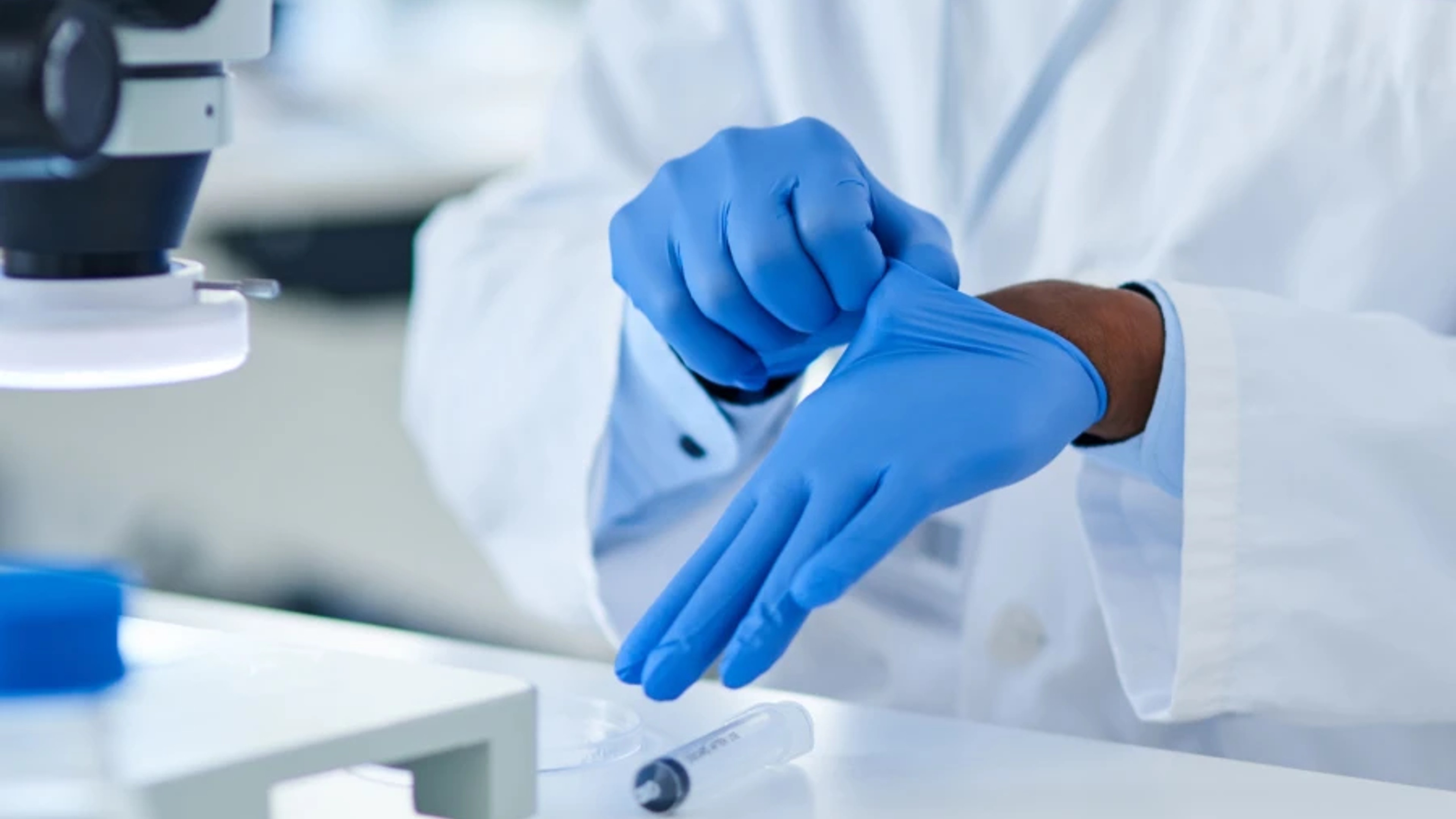 Vinyl vs Nitrile Gloves: When Should You Upgrade from Vinyl Gloves?