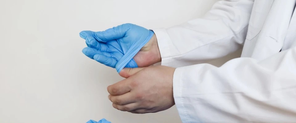 Never Struggle with Wet Hands Again: Reliable Exam Glove Grip