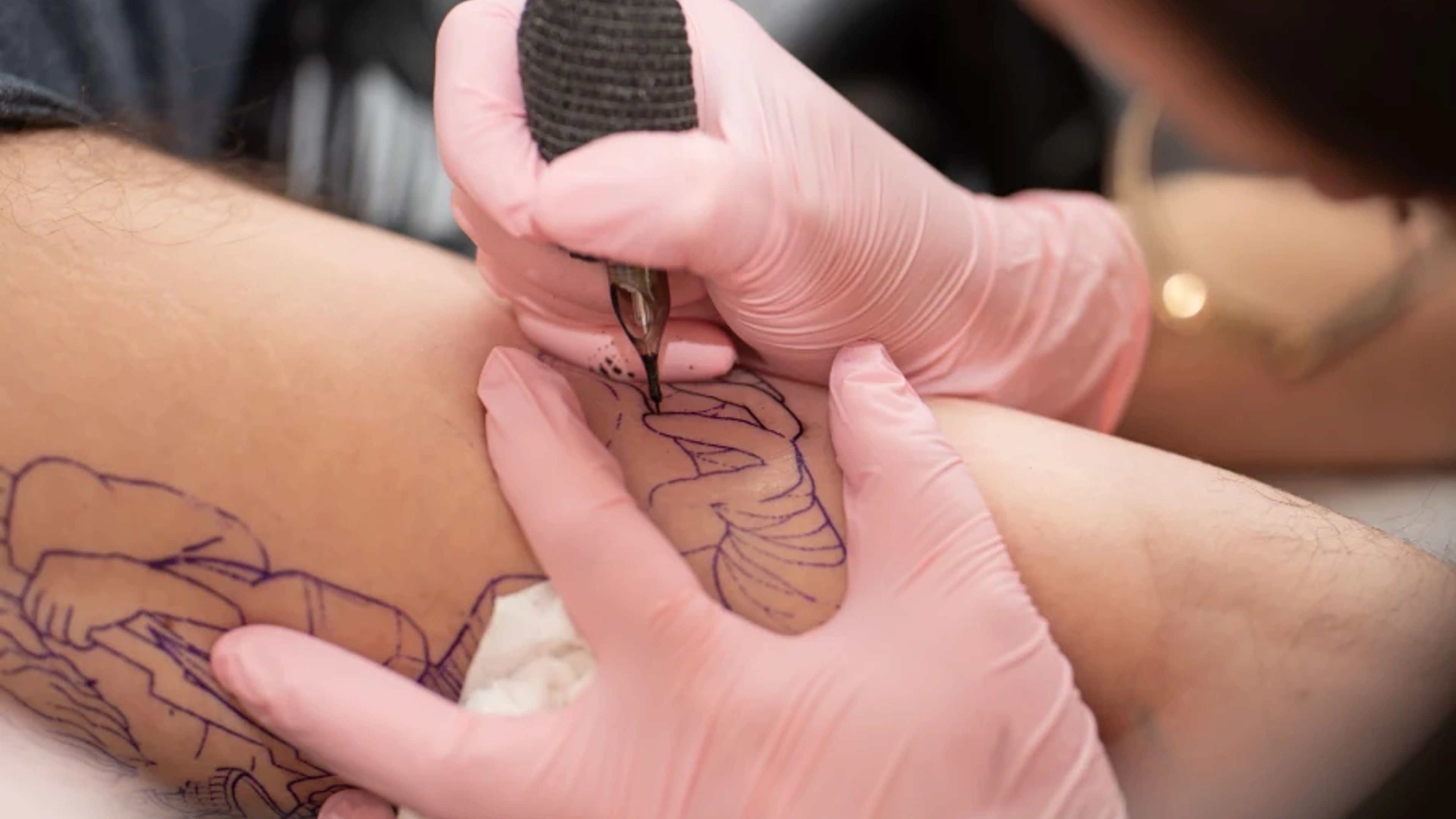 The Rise of Ultra-Soft Vinyl Gloves in Food and Beauty Workplaces