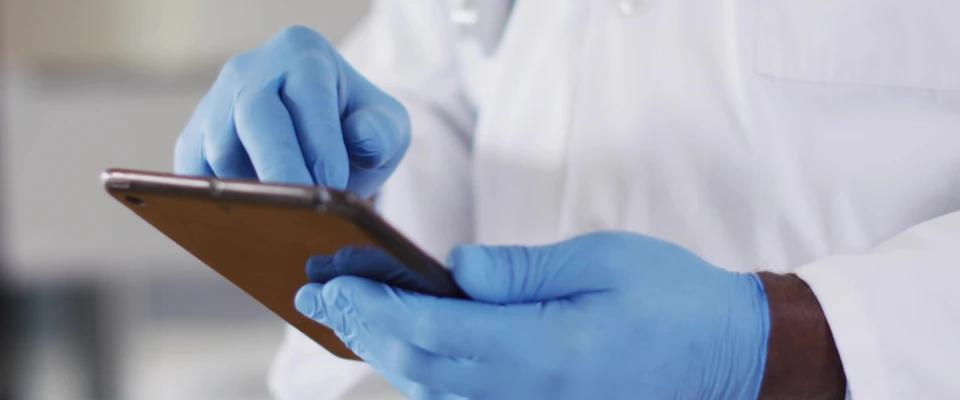 How to Choose a Reliable Medical Gloves Manufacturer for Global Buyers