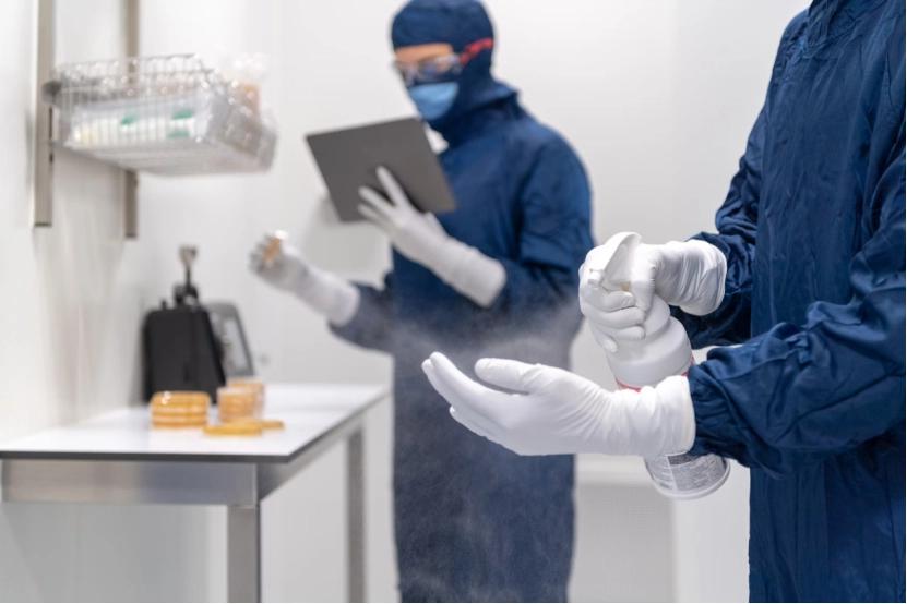 Chemical Splash Survival Guide: How Nitrile Gloves Prevent Workplace Injuries