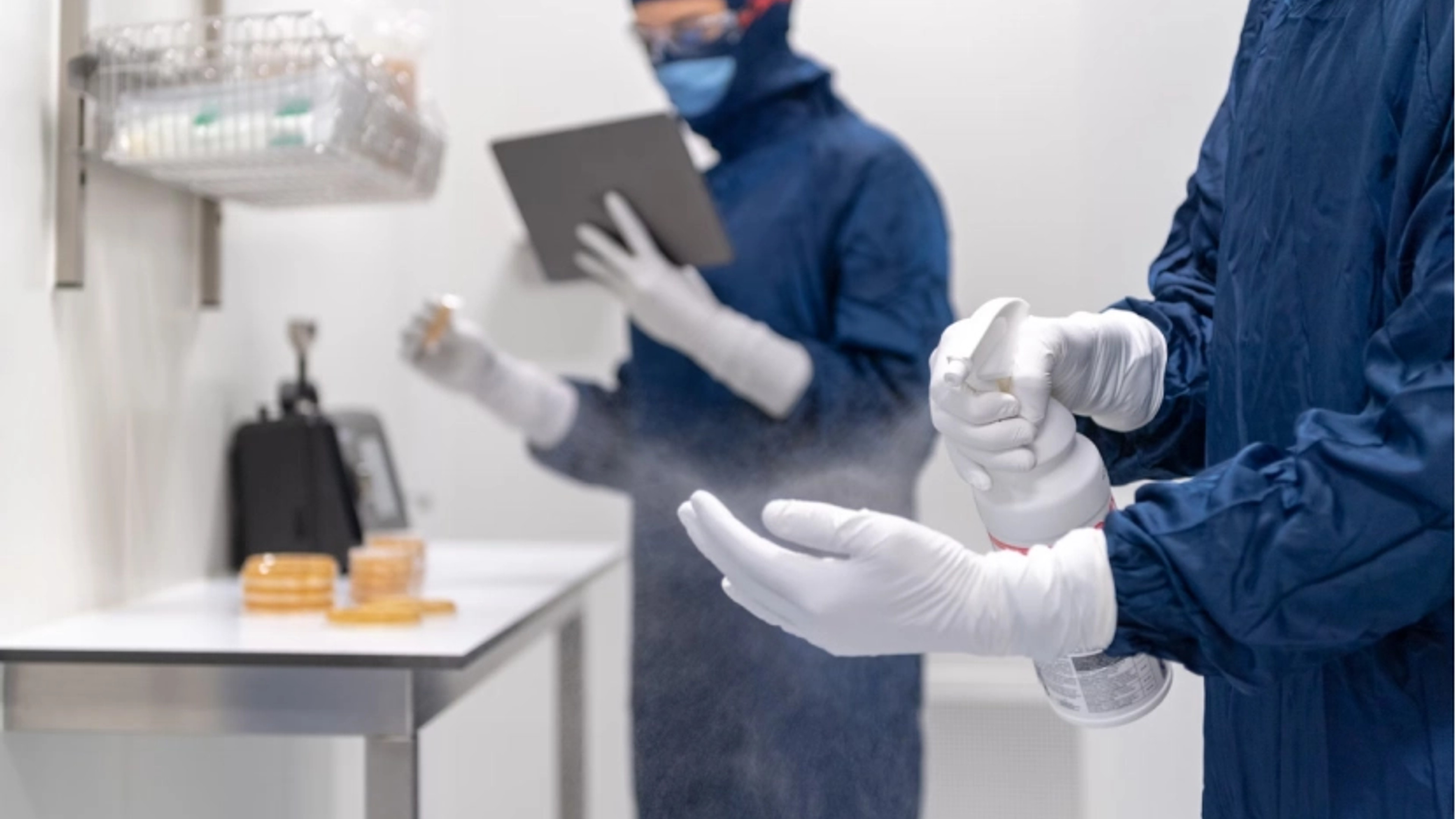 Chemical Splash Survival Guide: How Nitrile Gloves Prevent Workplace Injuries