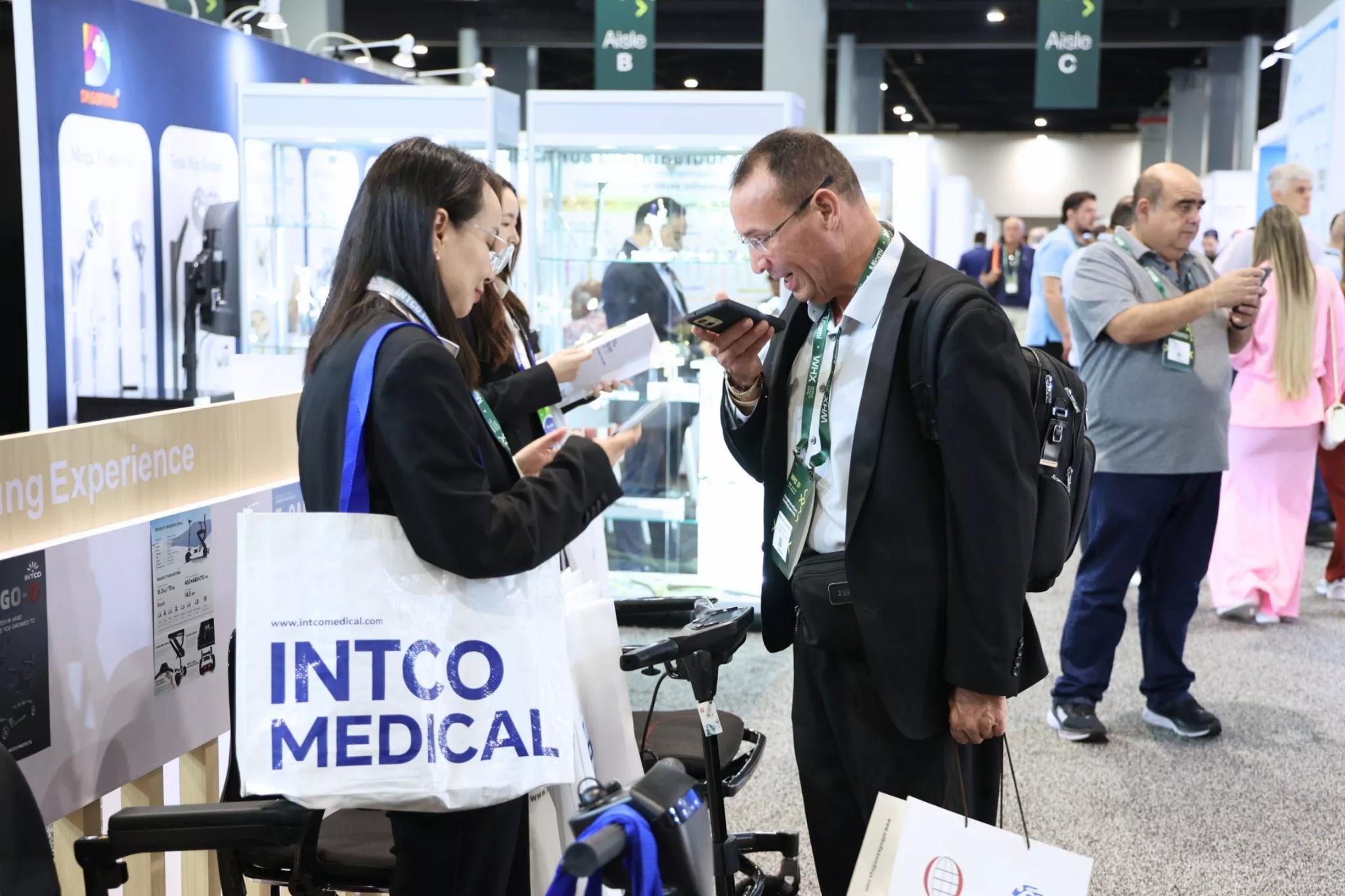 Global healthcare professionals gather at the INTCO Medical booth to explore innovative disposable gloves and future partnership opportunities.