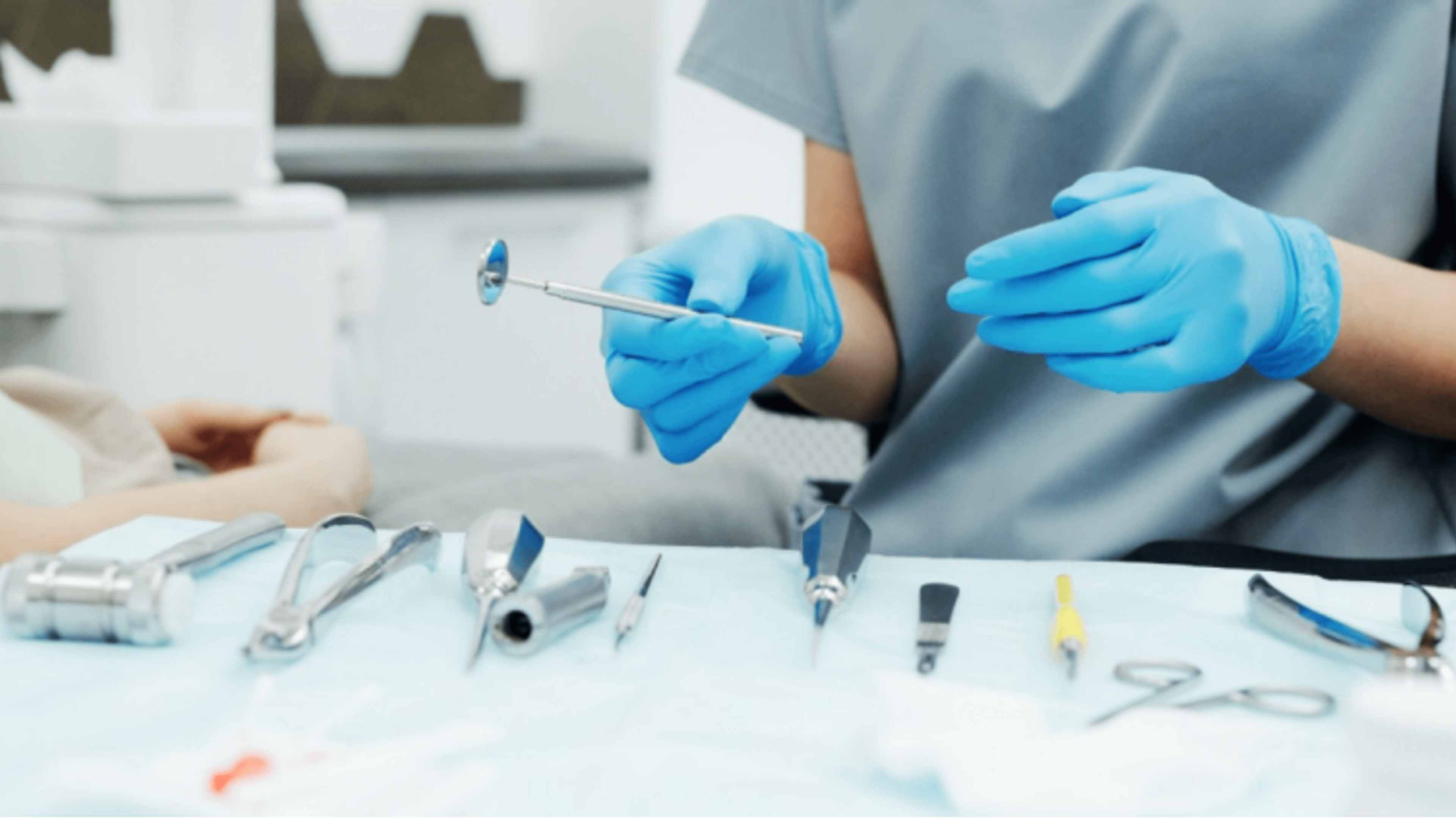 Why Are Medical Gloves Blue? 4 Key Reasons & Benefits for Healthcare