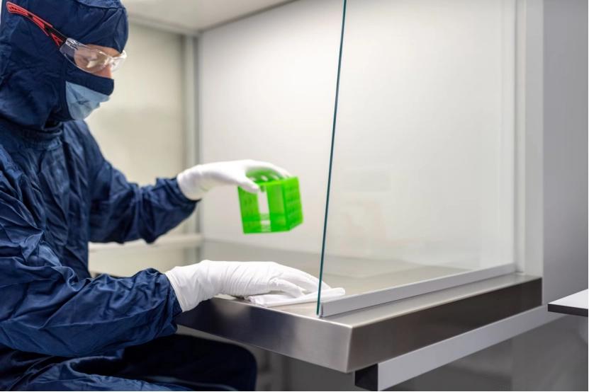 How to Choose the Best Chemical Resistant Nitrile Gloves: A Complete Buyer’s Guide