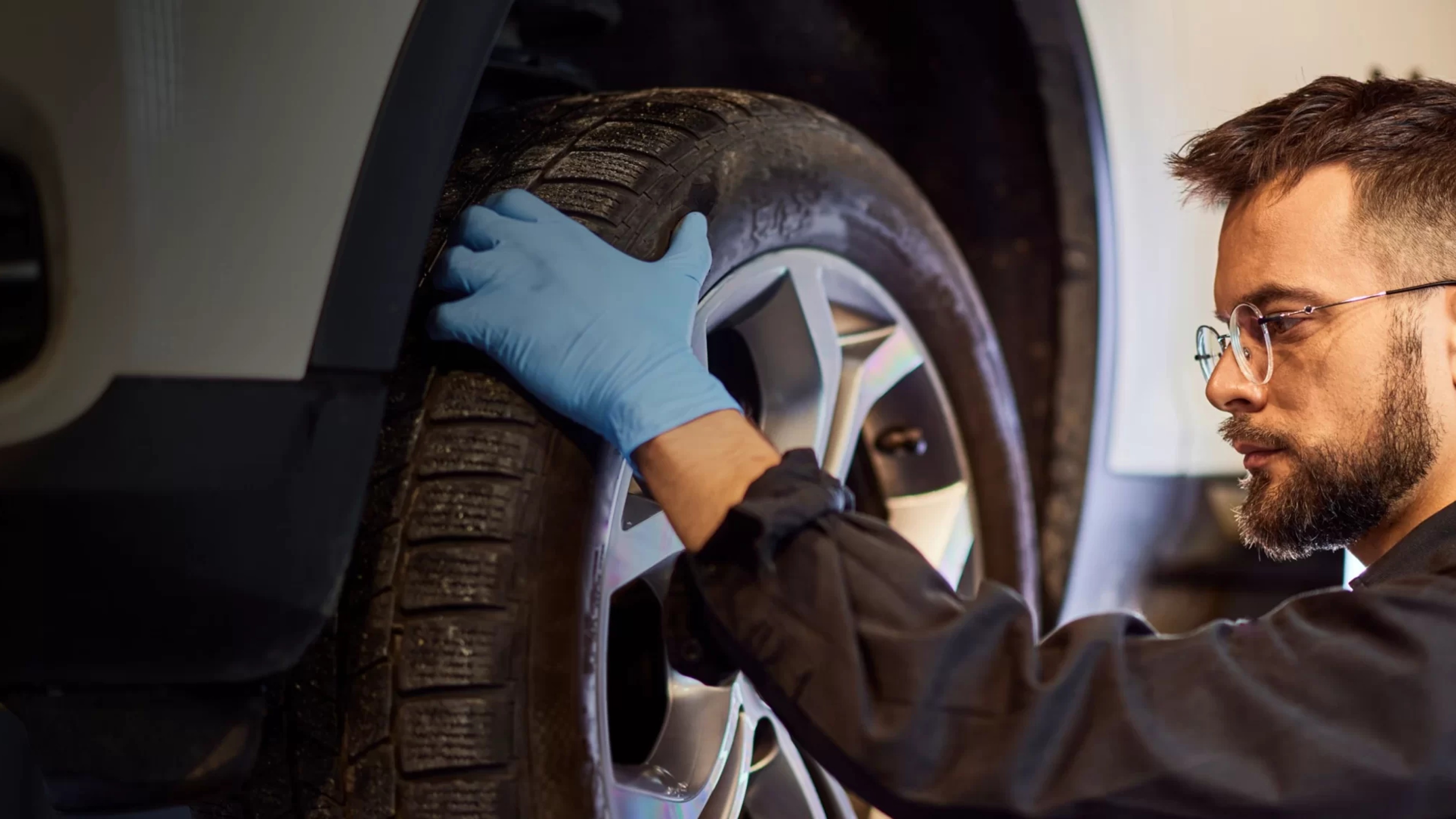 Nitrile Gloves for Mechanics: How to Choose the Right Gloves for Mechanical Work