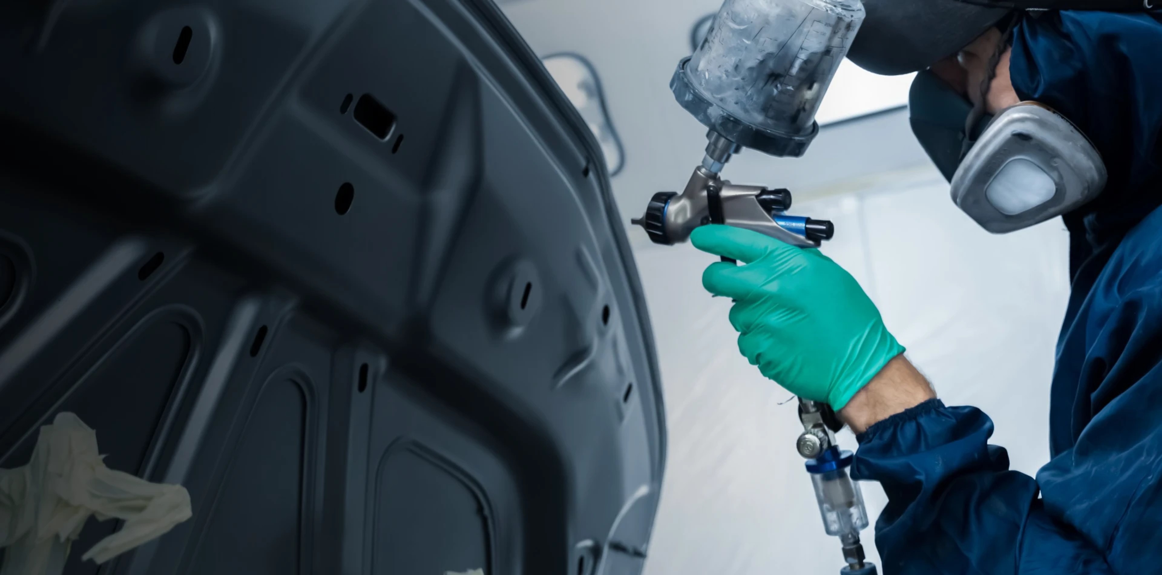 Industrial protection gloves designed to enhance hand safety when handling hazardous chemicals and industrial liquids.