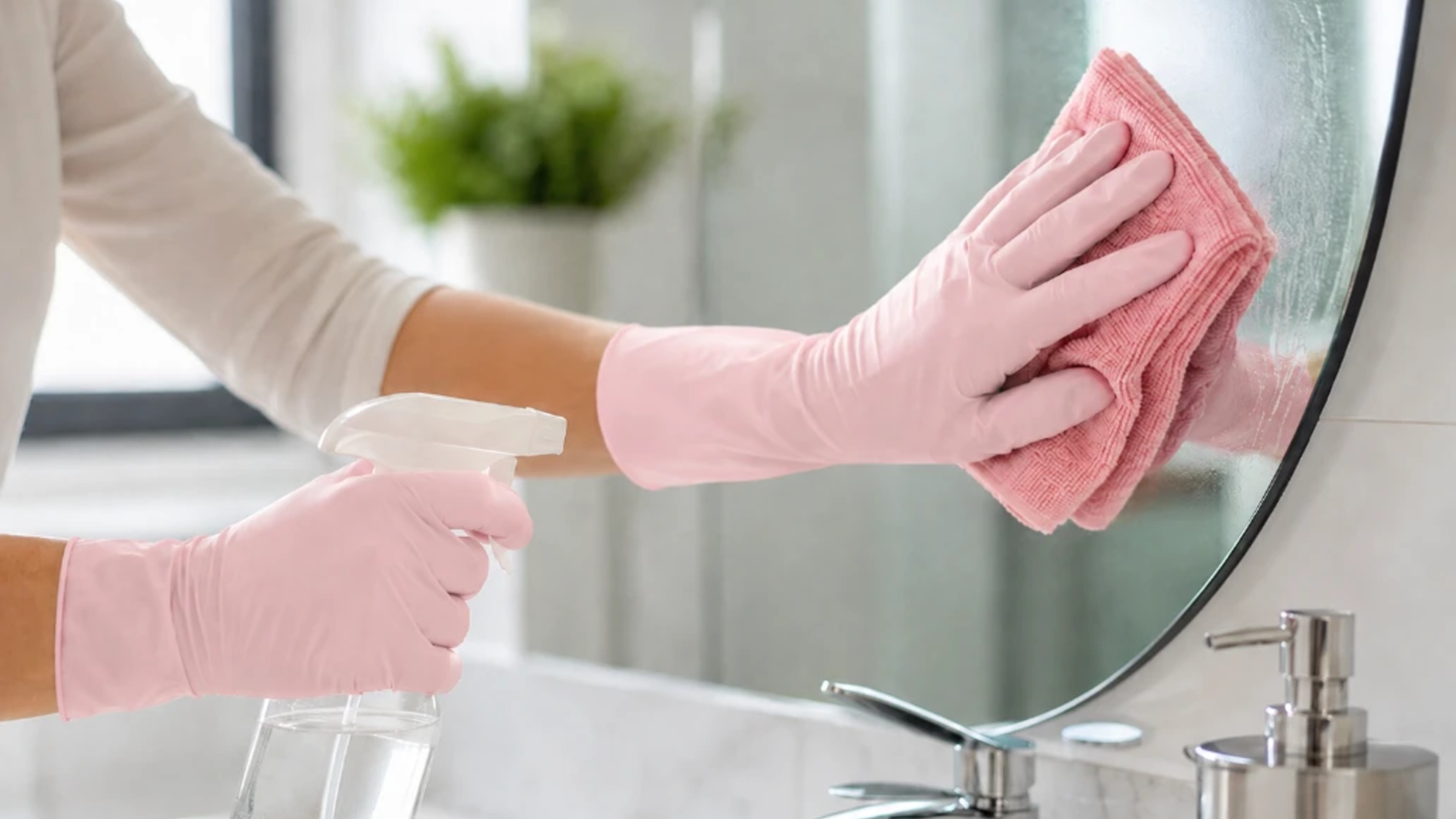 Nitrile Gloves for Cleaning and Disinfecting: A Buyer’s Selection Guide