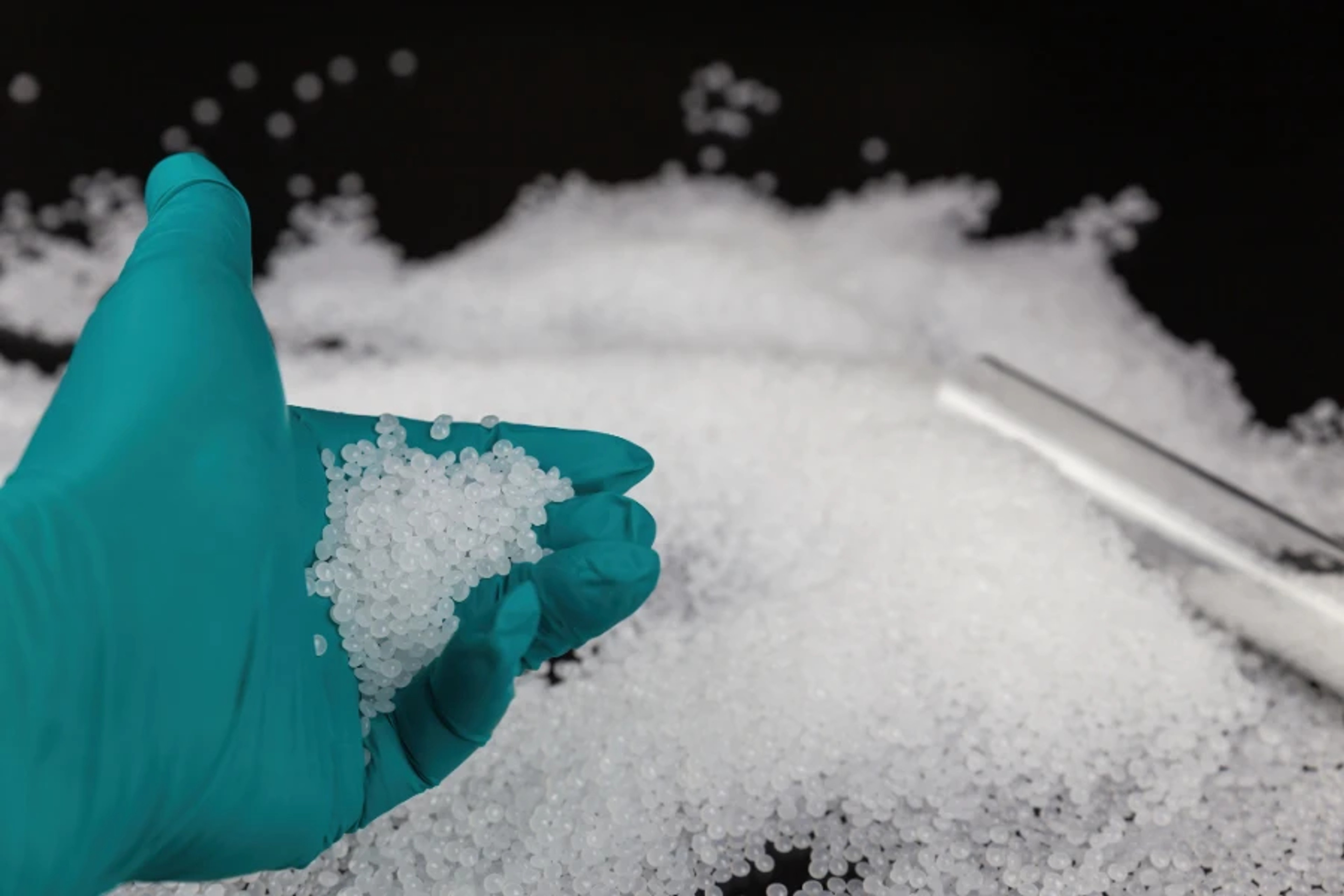 Critical for industrial chemical safety choosing right nitrile gloves prevents burns irritation and long term health risks from skin absorption