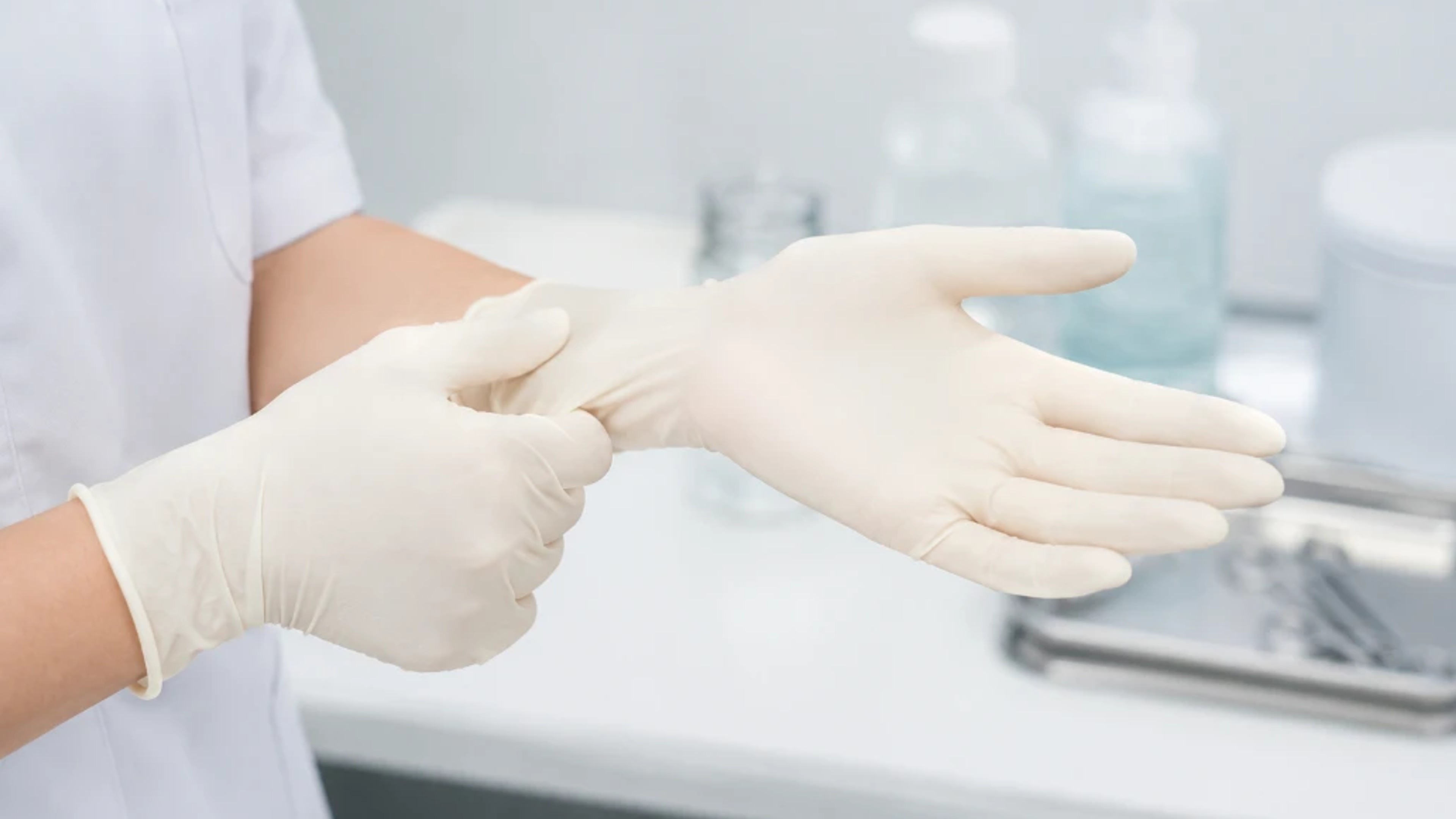 Powder-Free Latex Gloves: Characteristics, Benefits, and the Powder-Free vs. Latex-Free Myth