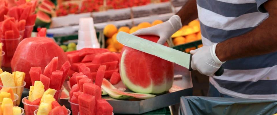 Understand which FDA approved food handling gloves meet real-world food service compliance needs.