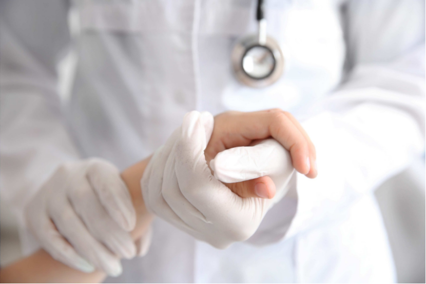 How to Prevent Allergic Reactions to Natural Rubber Latex Disposable Gloves in the Workplace