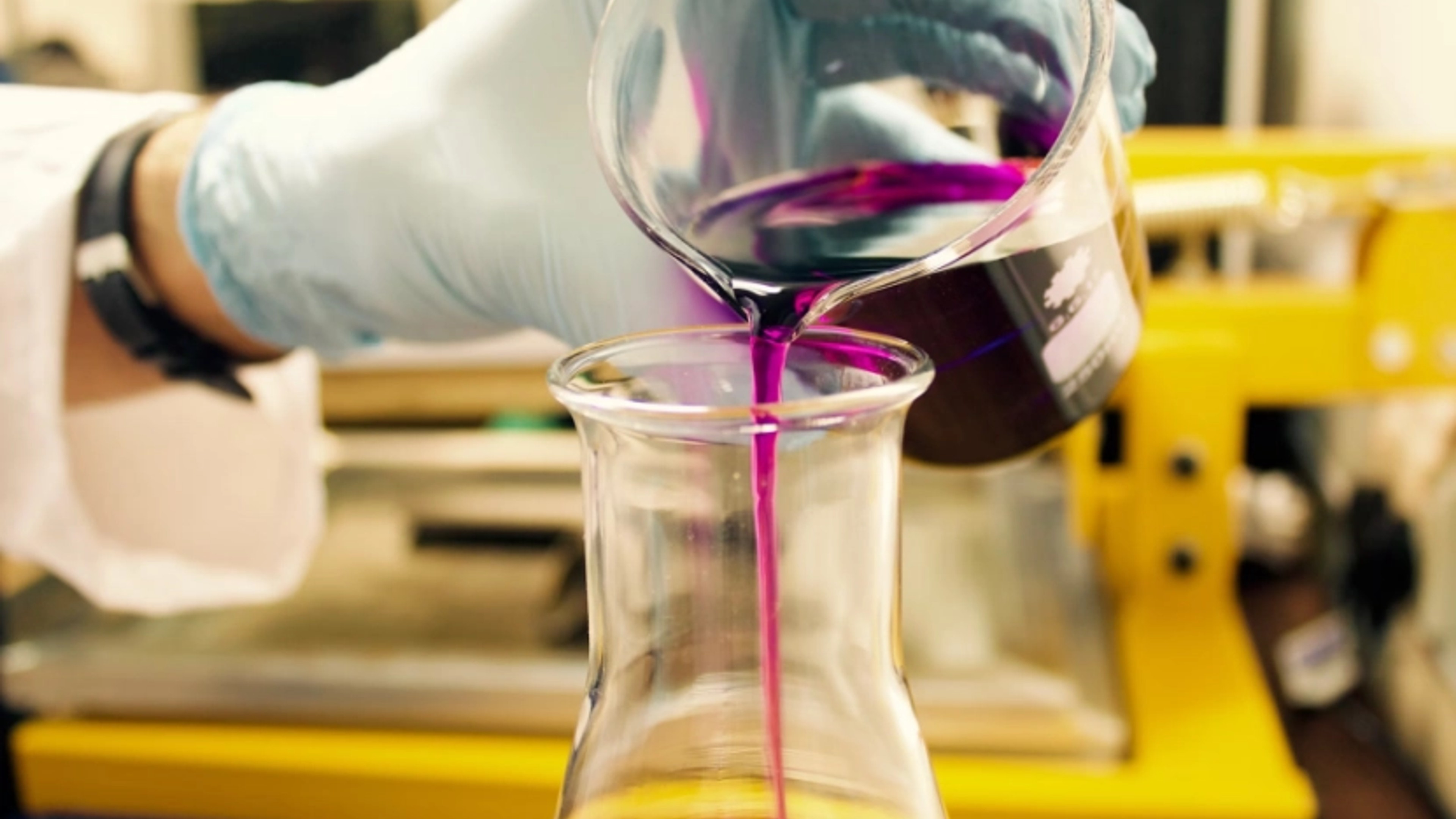 Best Nitrile Chemical Resistant Gloves for Labs, Factories, and More: Your Ultimate Guide
