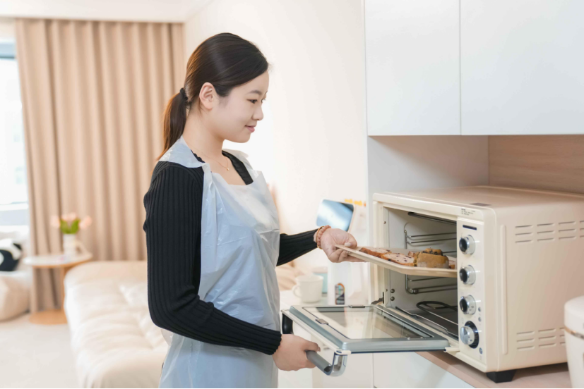 Analysis of Global Market Demand for PE Aprons