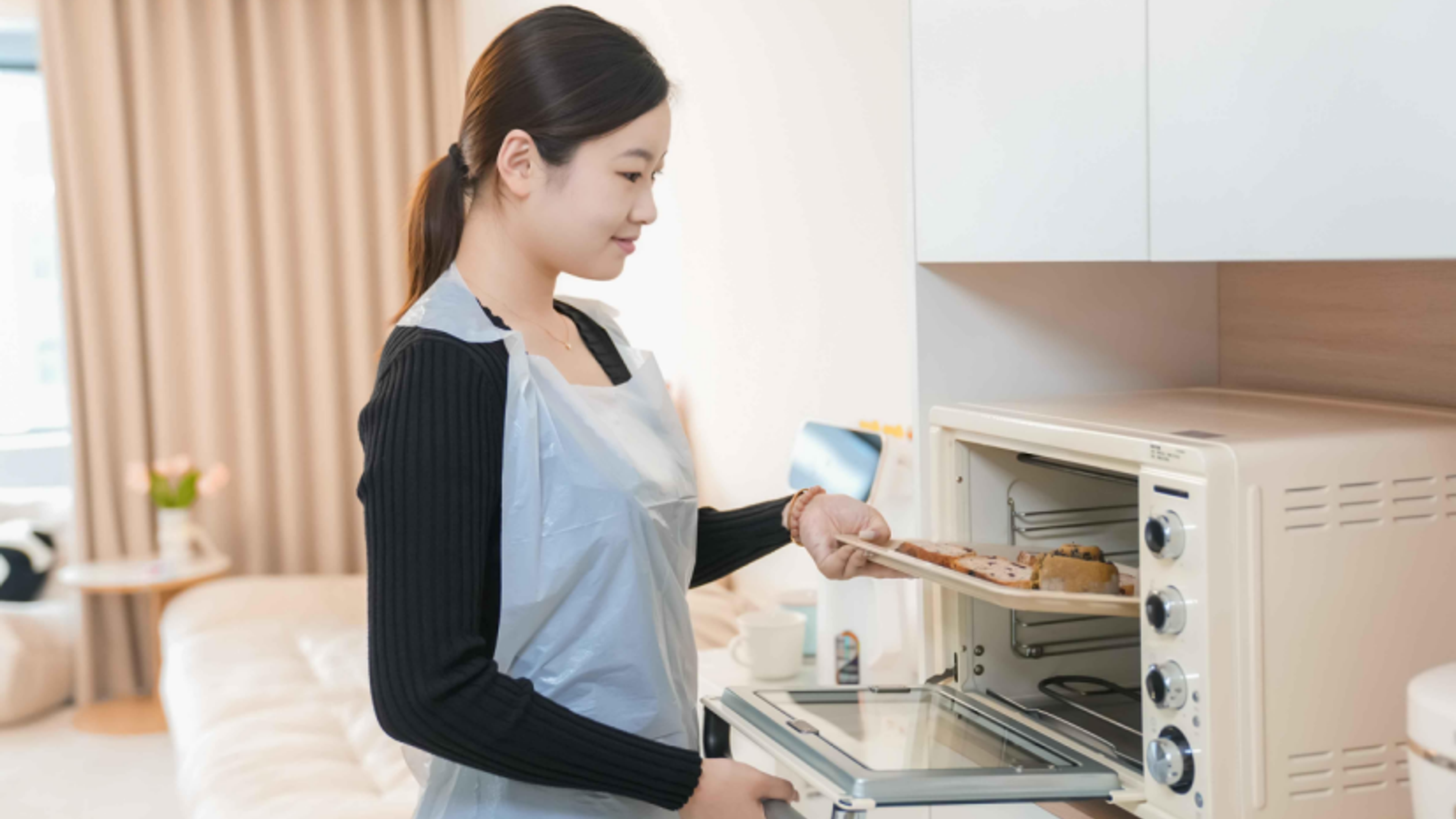 Analysis of Global Market Demand for PE Aprons
