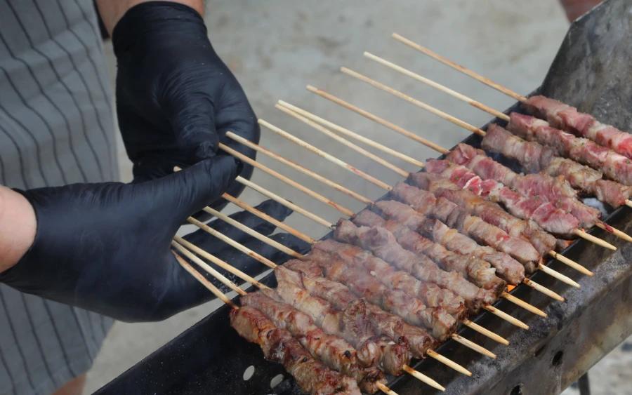 Why Disposable BBQ Gloves Are Essential for Safe Grilling