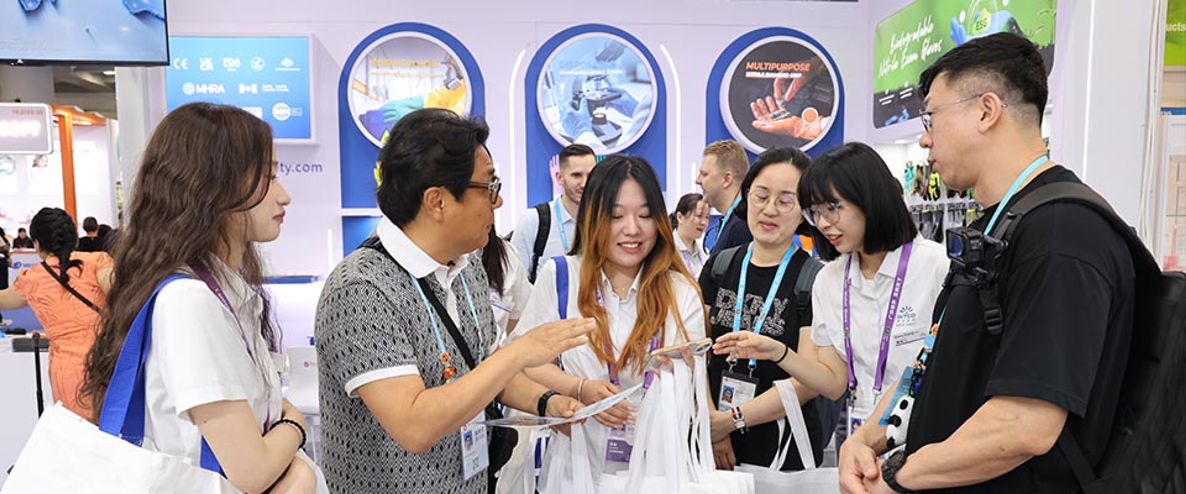 INTCO Medical presented Synmax Pro nitrile gloves and healthcare solutions during Canton Fair 2026 in Guangzhou.