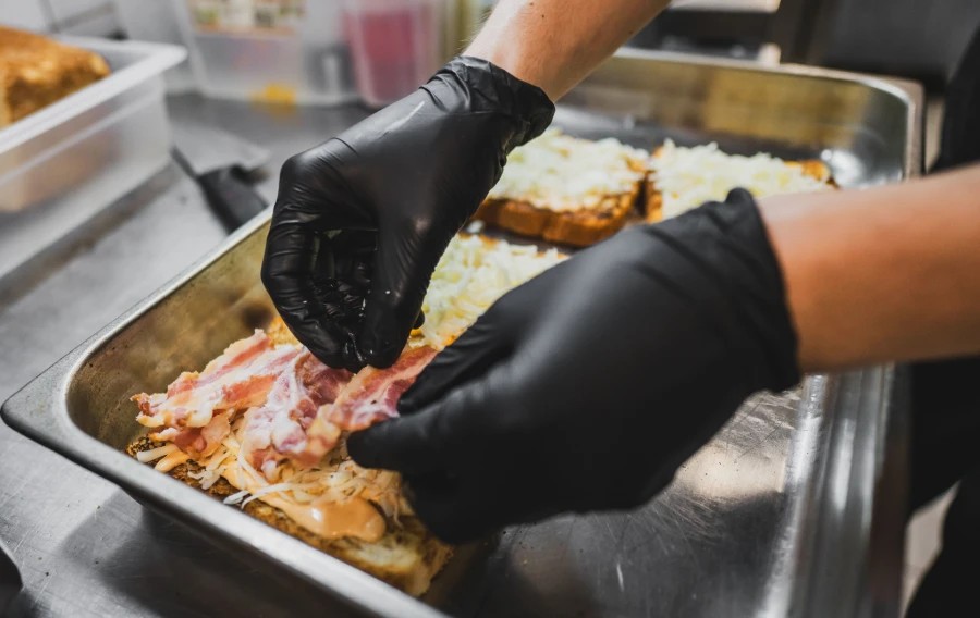 Are Your Food Handling Gloves FDA-Compliant? Here’s What to Know