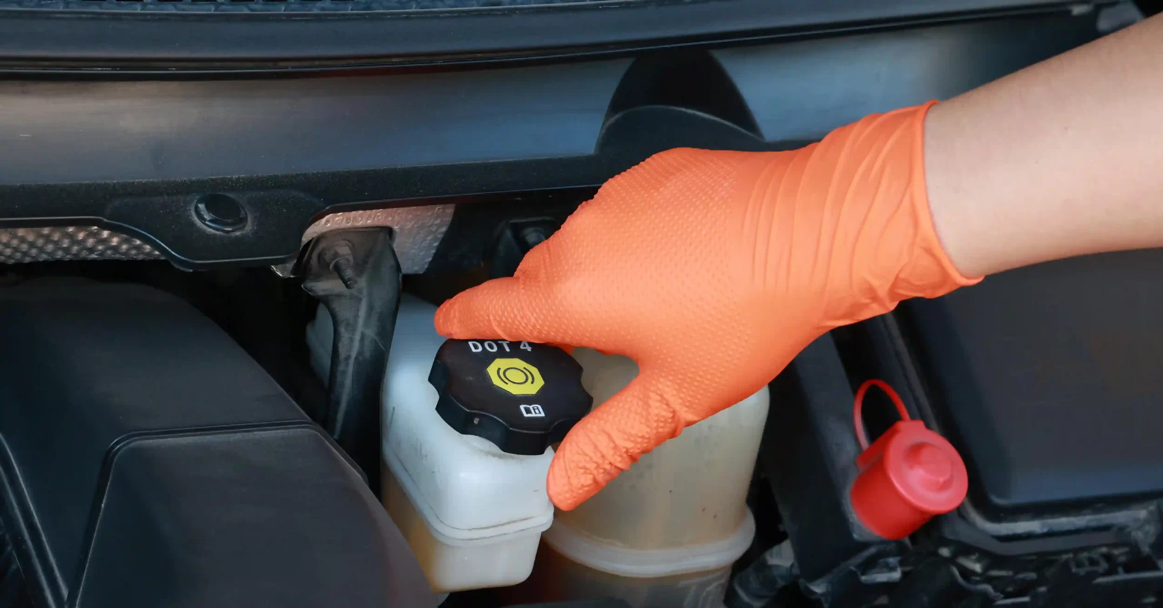 Nitrile gloves are a critical component in ensuring safety and hygiene across various sectors, particularly in healthcare and industrial environments.