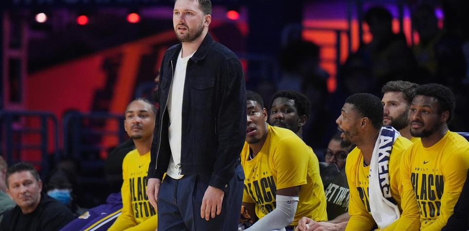 Lakers vs. Mavericks Prediction, Odds, Picks, Best Bets for Feb. 12