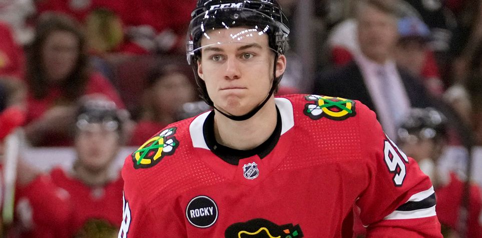 Bruins vs Blackhawks Prediction, Odds, Moneyline, Spread & Over/Under