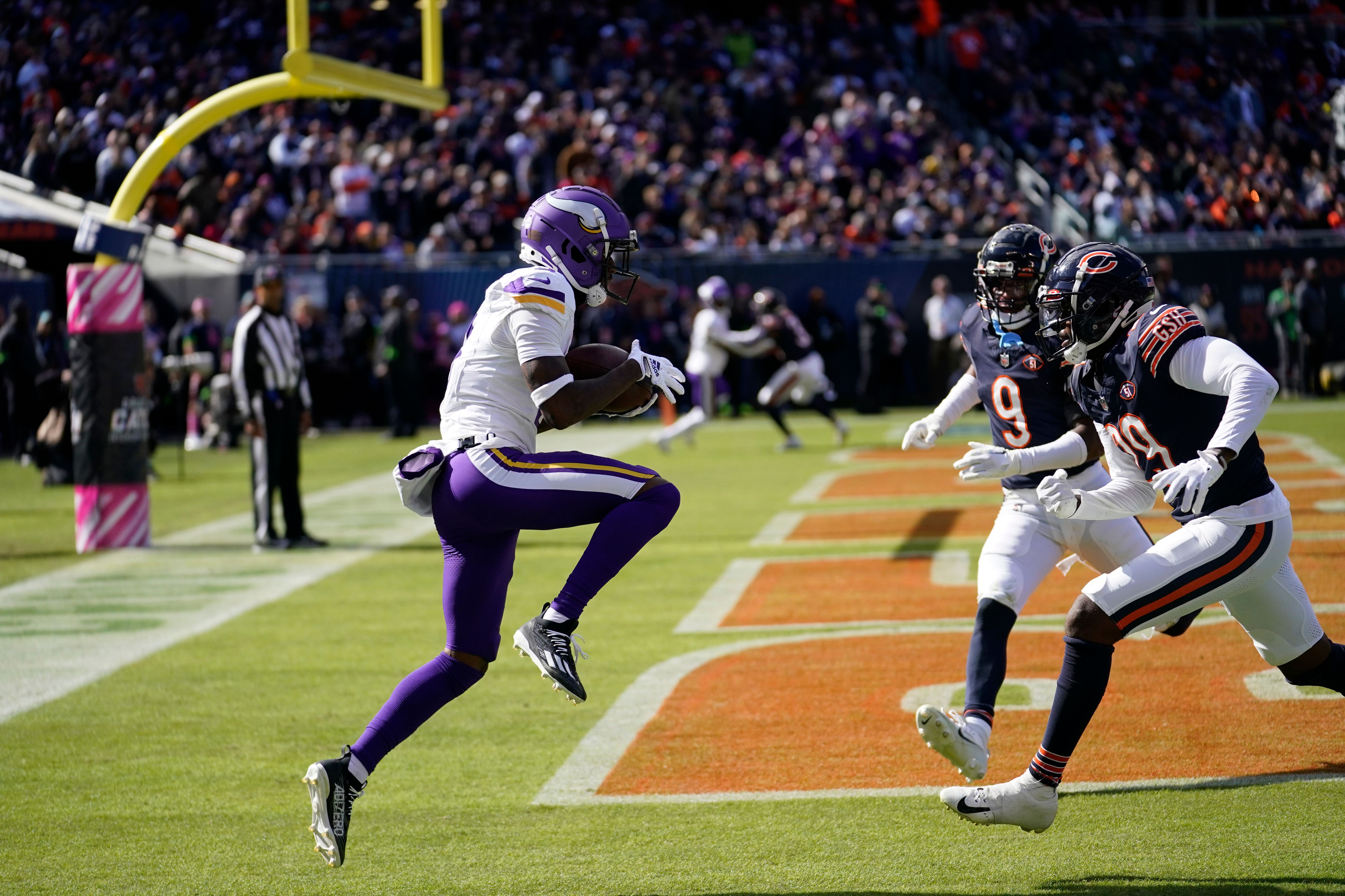 Monday Night Football Preview: Can The Vikings Roll Past The Bears ...