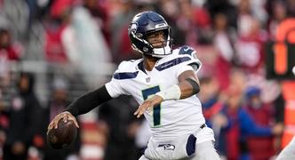 2023 Fantasy Football QB Rankings: Geno Smith's Weapons Make for Repeated  Success - Bleacher Nation