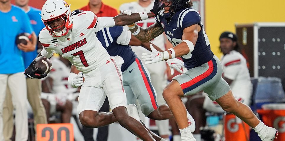 Villanova vs Louisville Prediction, College Football Picks, Odds & Best Bets Tonight