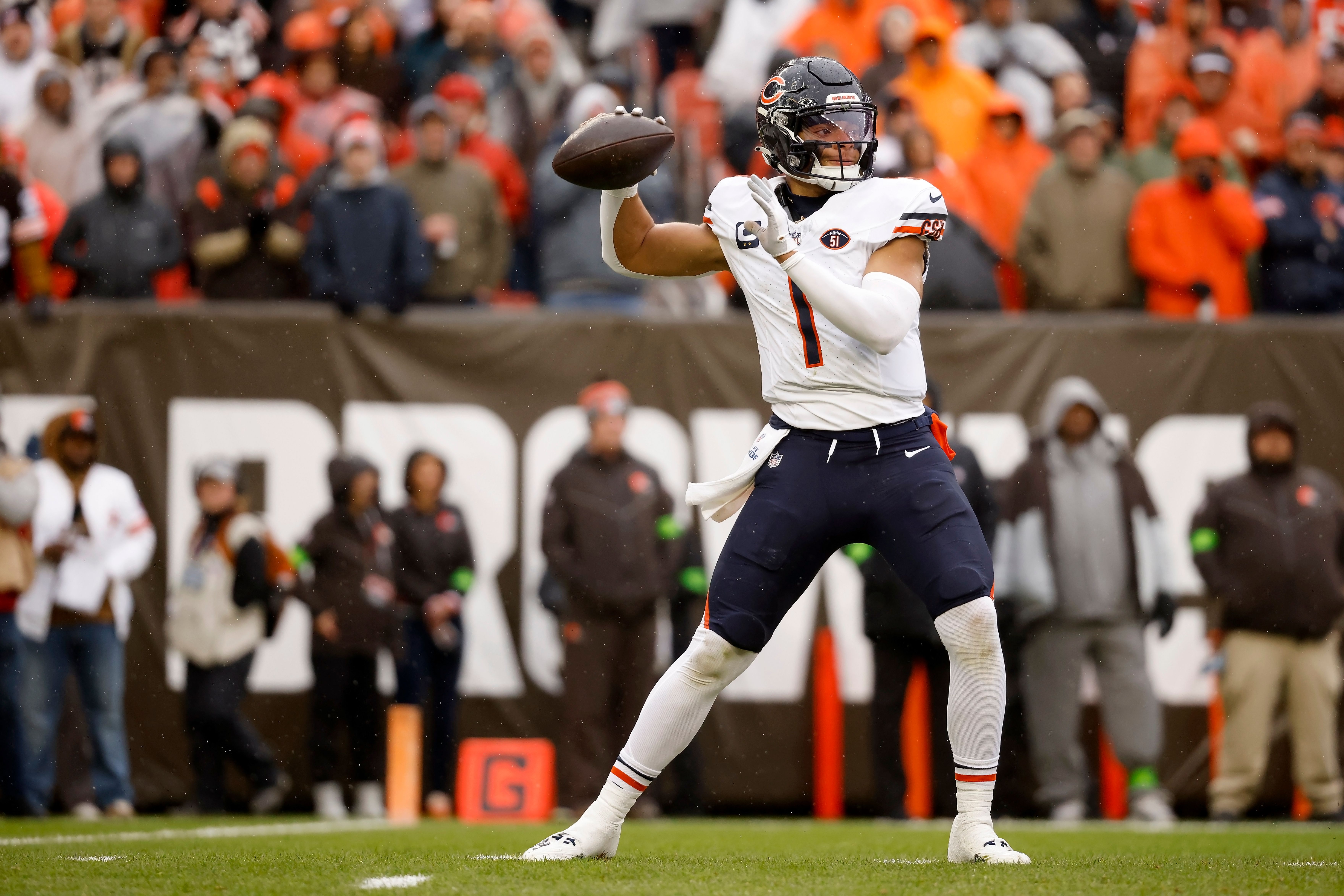 Daily Fantasy Football Picks And Helper: Week 16 | FanDuel Research