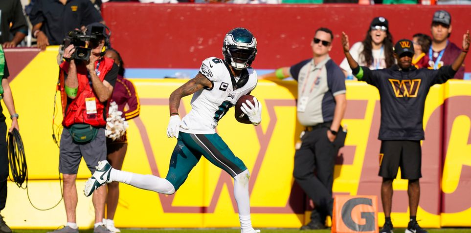 DeVonta Smith Fantasy Week 12: Projections, Points and Stats vs. Bills