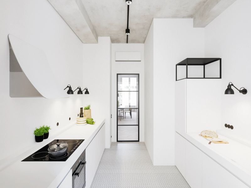 Minimalistyczna kuchnia liniowa z białymi frontami, czarnym blatem i stalowymi uchwytami. Wysoka zabudowa kuchenna, szafki górne, oświetlenie w czerni, betonowy sufit i mozaikowa podłoga.