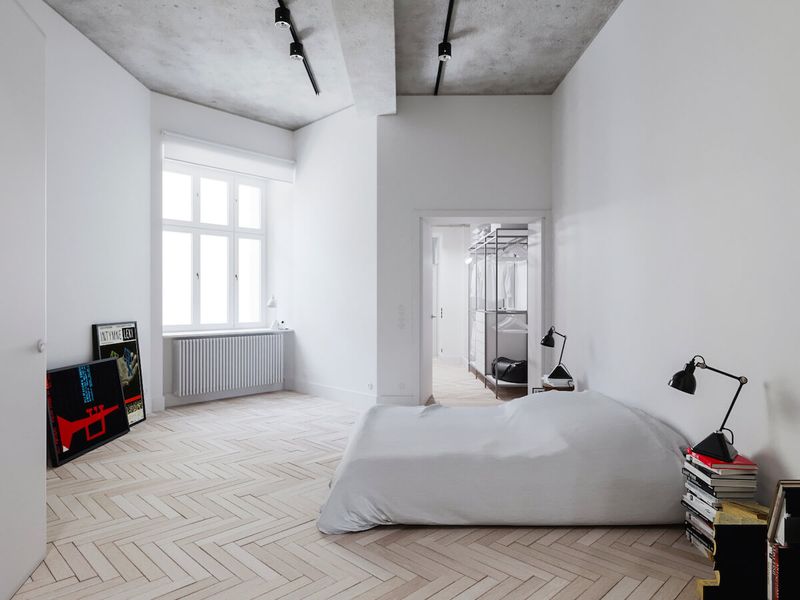 Wnętrze ma nieregularny kształt, który nie wymaga żadnych dodatkowych działań architektonicznych.