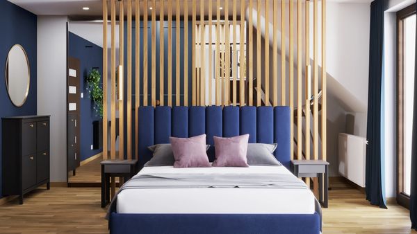 Sypialnia ze skosami i lamelami — jak zamienić brązowy pokój w przytulny granat