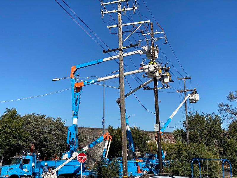 PG&E trucks and power lines