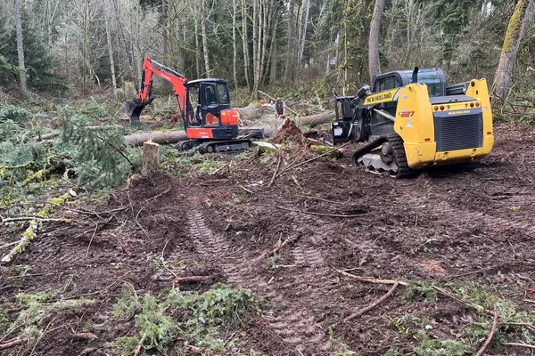 FtS equipment clearing land in Graham, WA