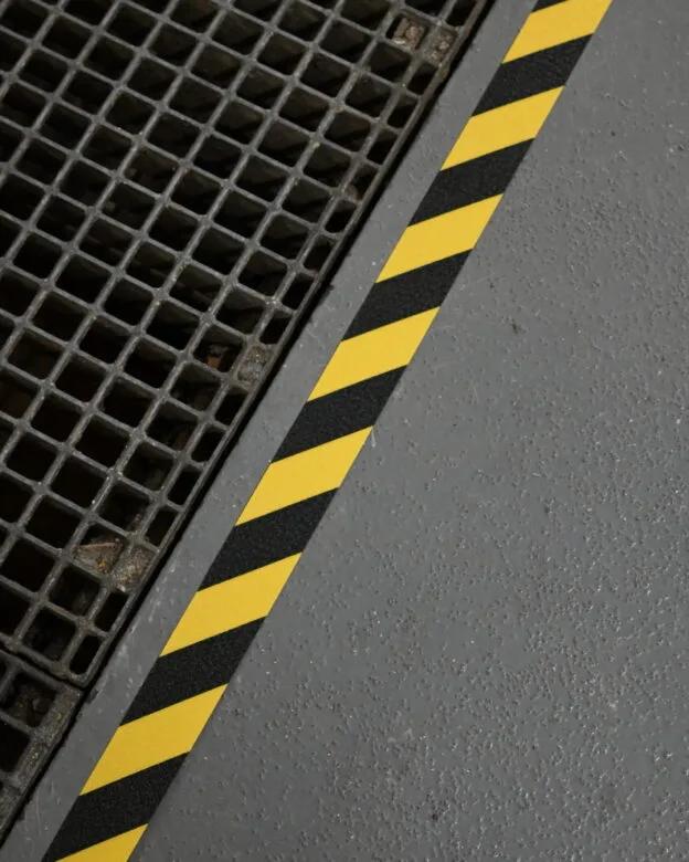 Sklisikker tape WARNING 2