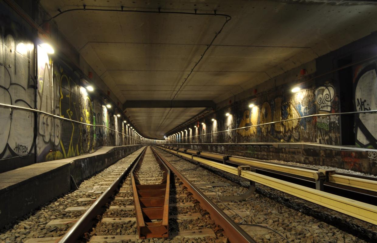 Cover Image for Amsterdam metro walk