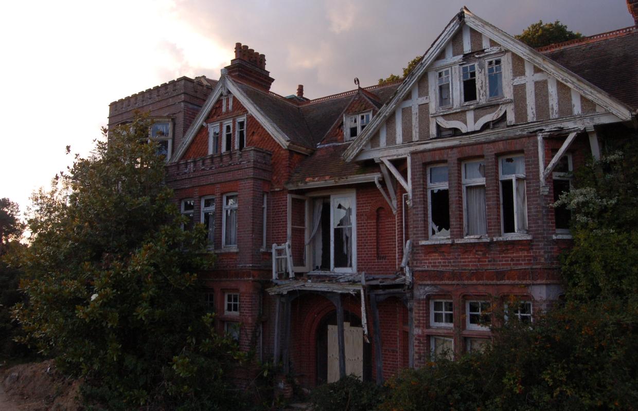 Cover Image for The Potters Manor