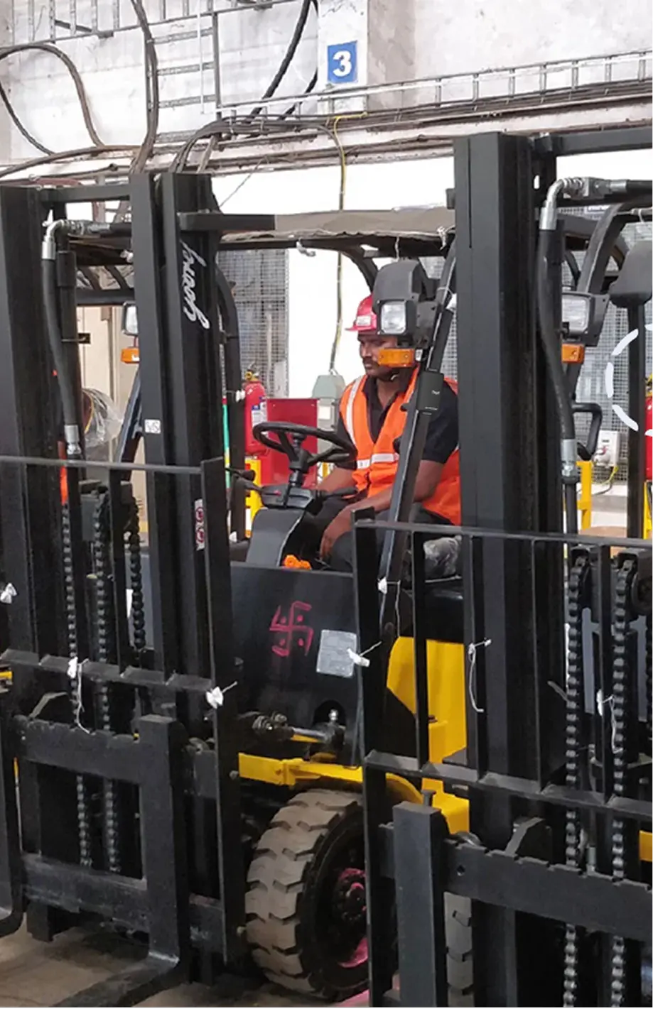 UWB tag mounted on forklift for live location and idle-time monitoring