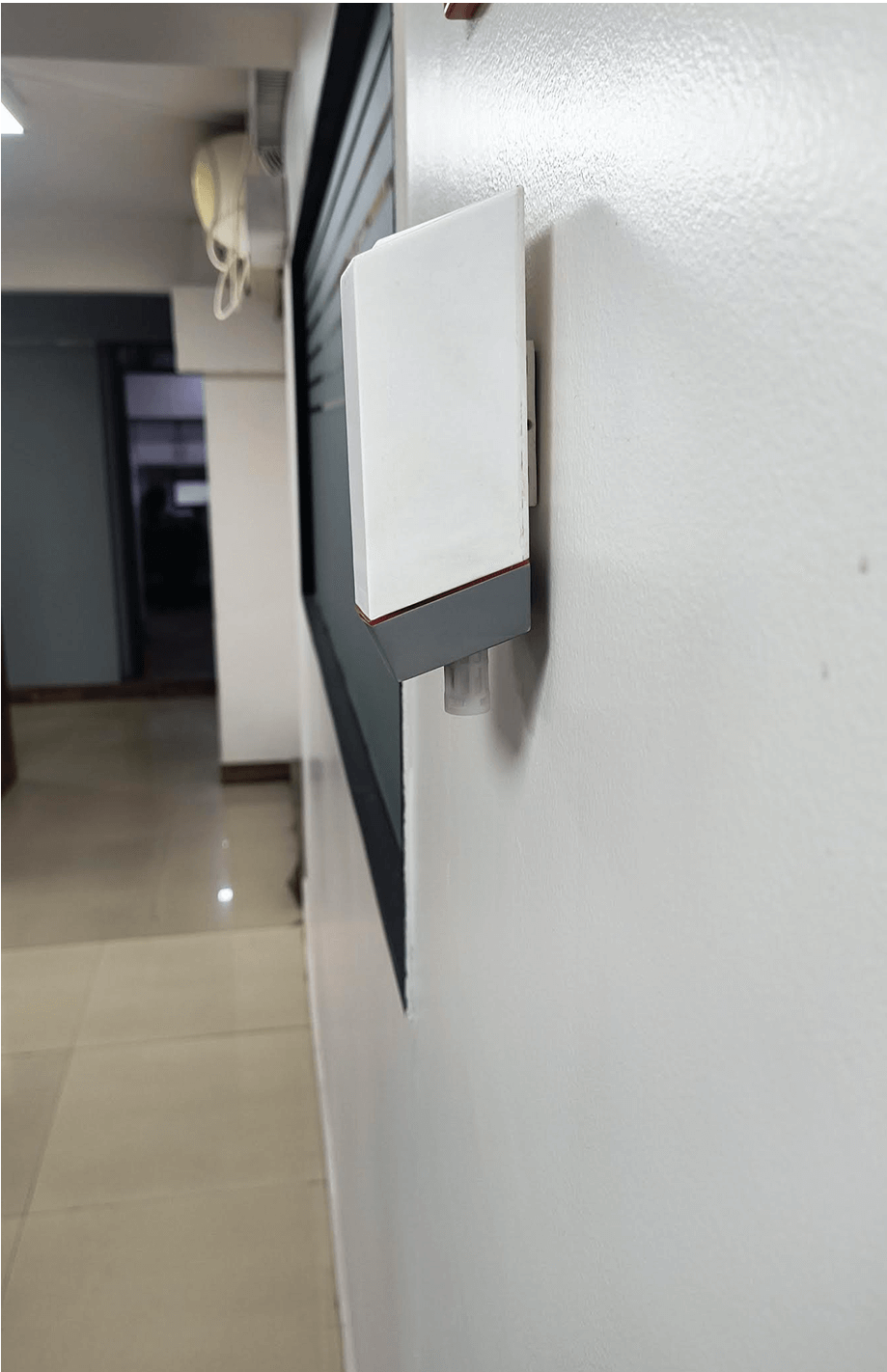 Indoor LoRaWAN connectivity deployment in massive warehouse environment for real-time odor sensing