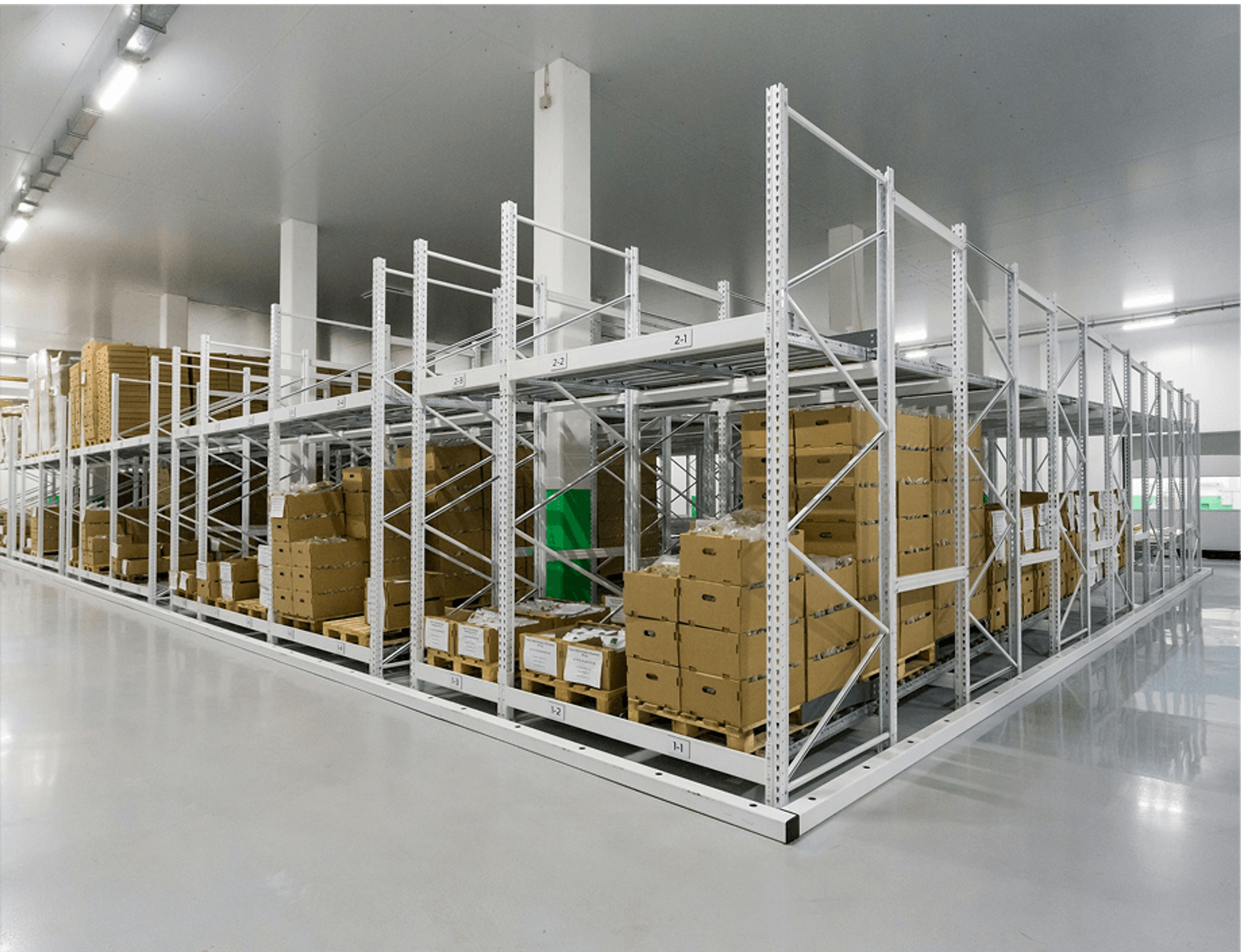 LoRaWAN network coverage setup across warehouse zones for H2S and NH3 sensor monitoring