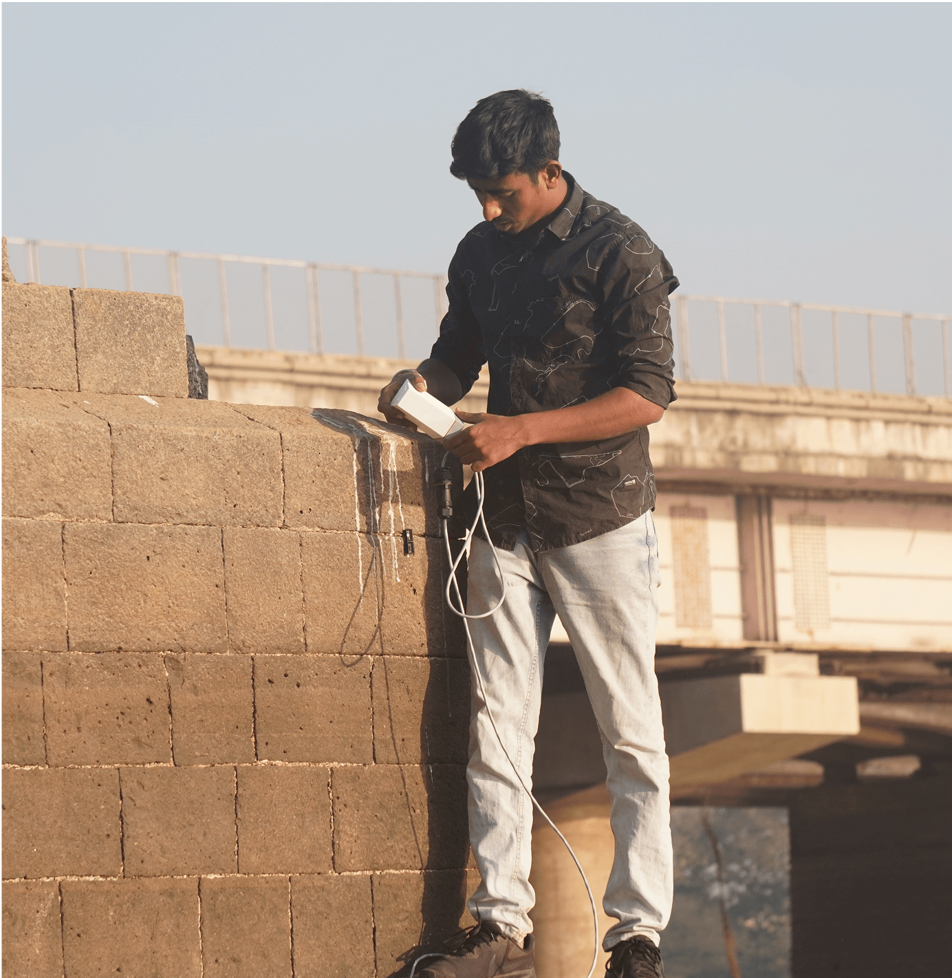 LoRa network hopping nodes deployed across 18 km conveyor belt route through forest for monitoring