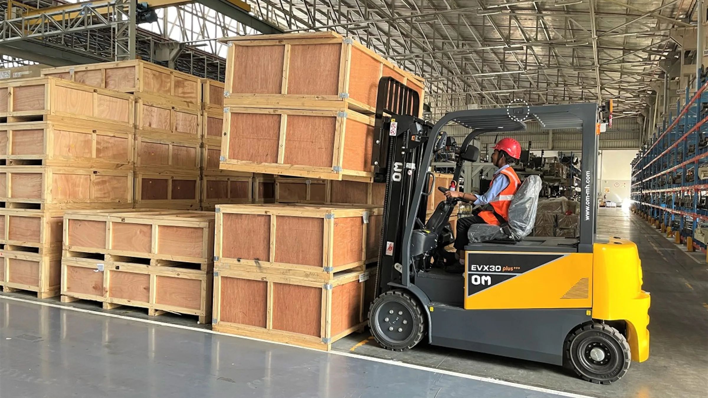 UWB forklift tracking dashboard showing real-time indoor location and live movement status