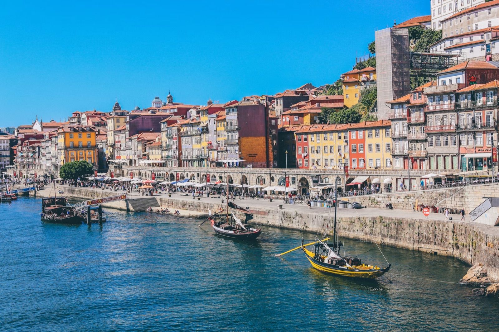 A morning on the Douro, before the boats.