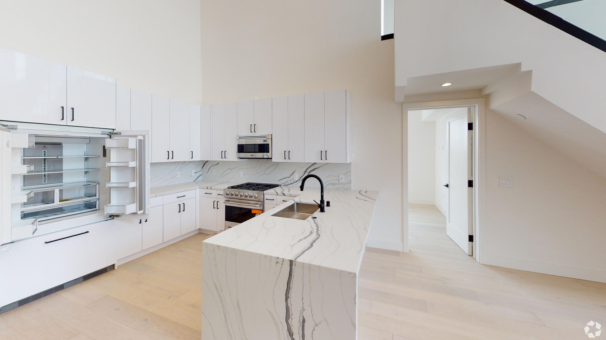 105 S. Doheny Drive, view 6