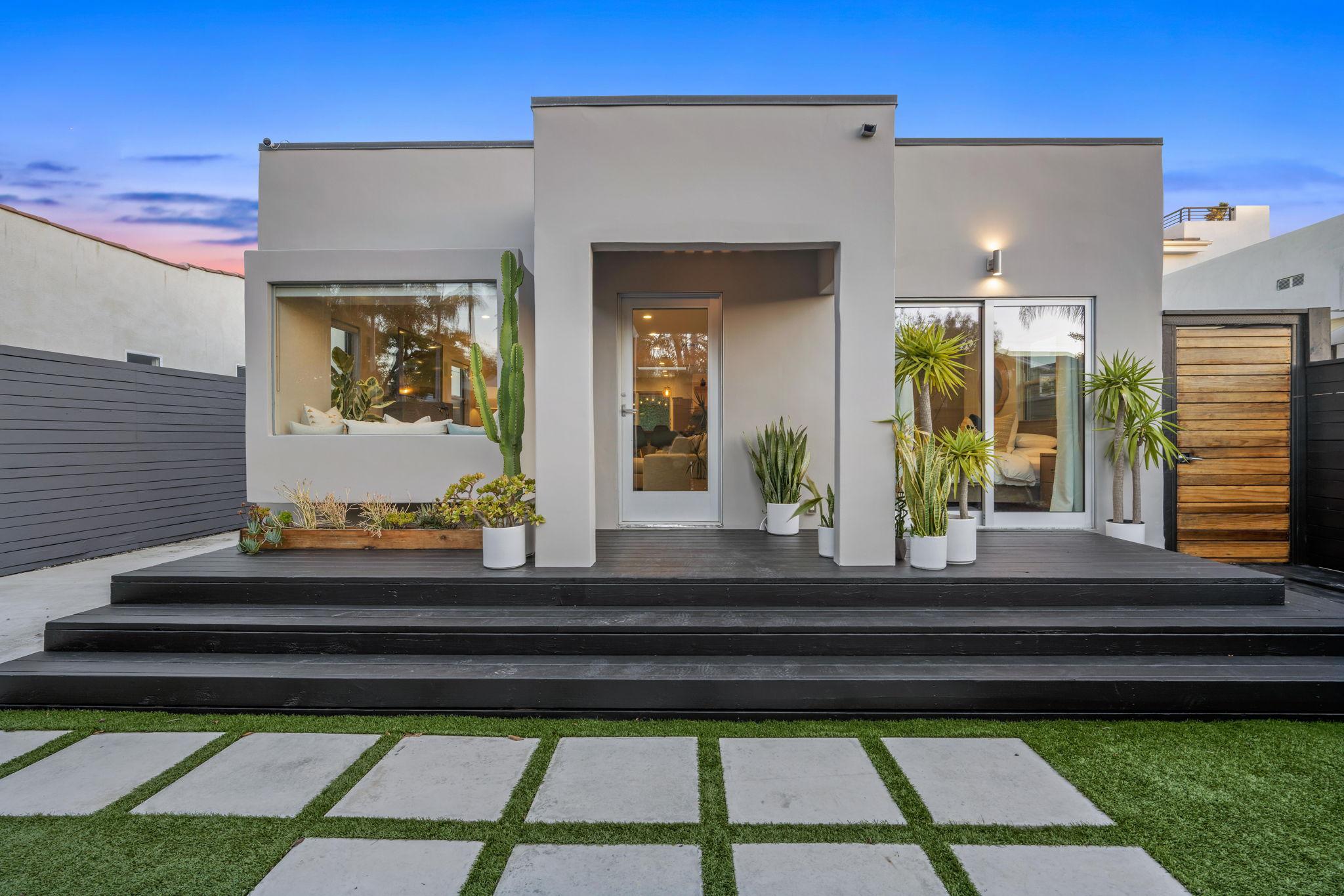 940 Venezia Ave, view 17