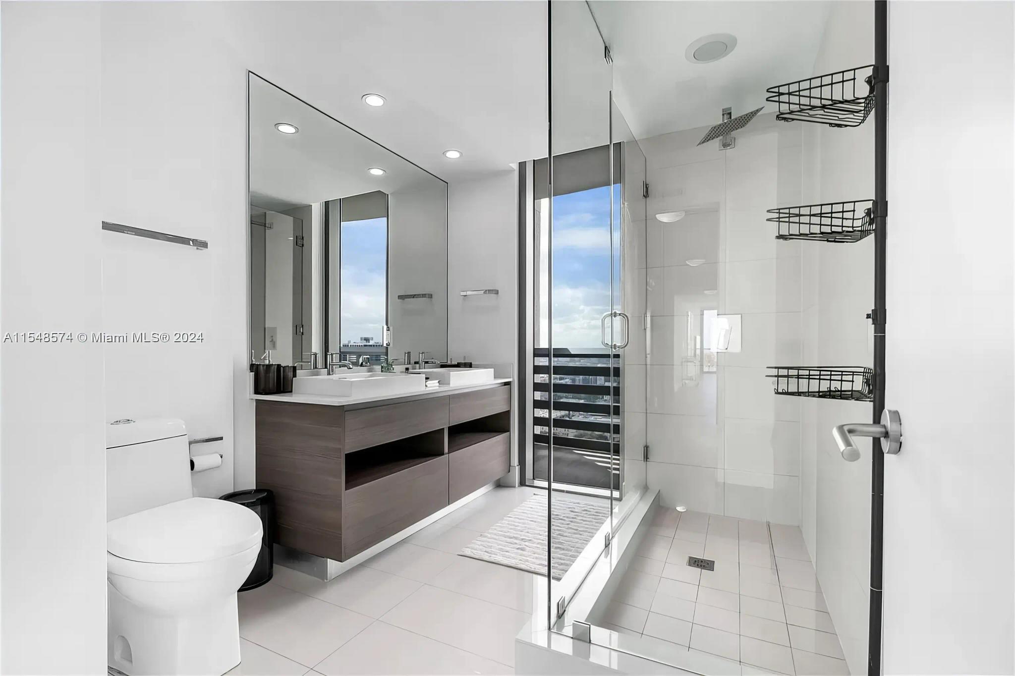 460 NE 28th St APT 3601, view 1