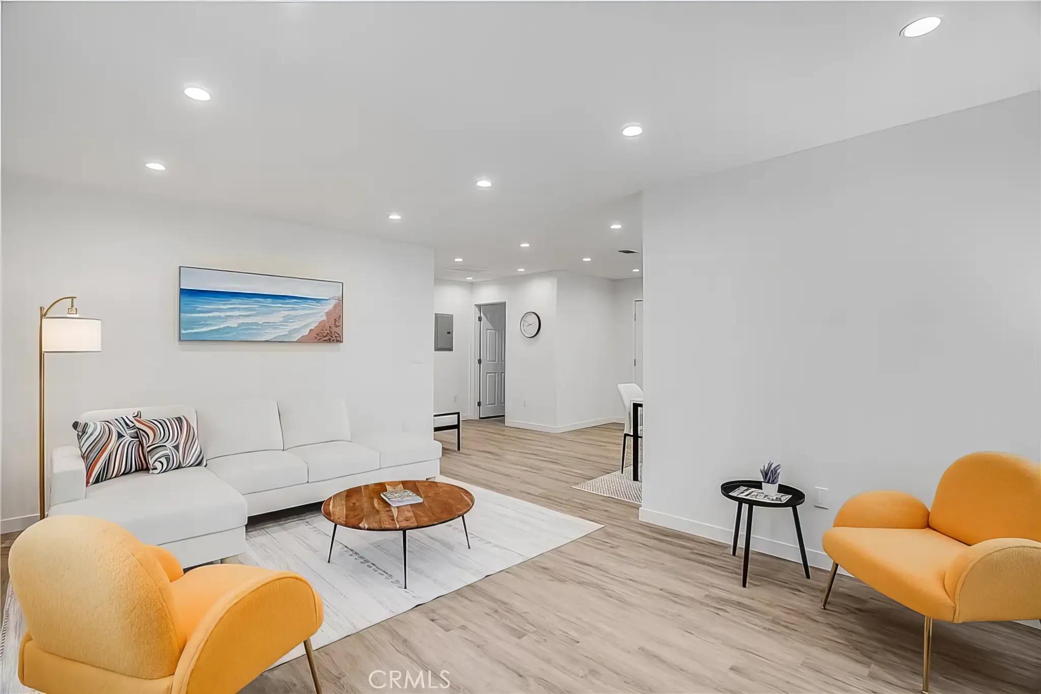 7010 Encino Ave, view 1